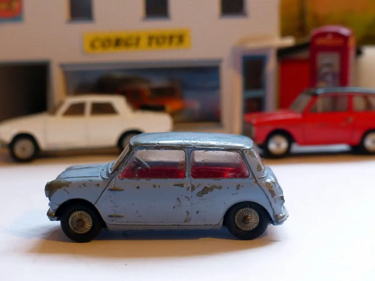 226 Morris Mini Minor Lilac Blue, Cast Wheels (1) 1