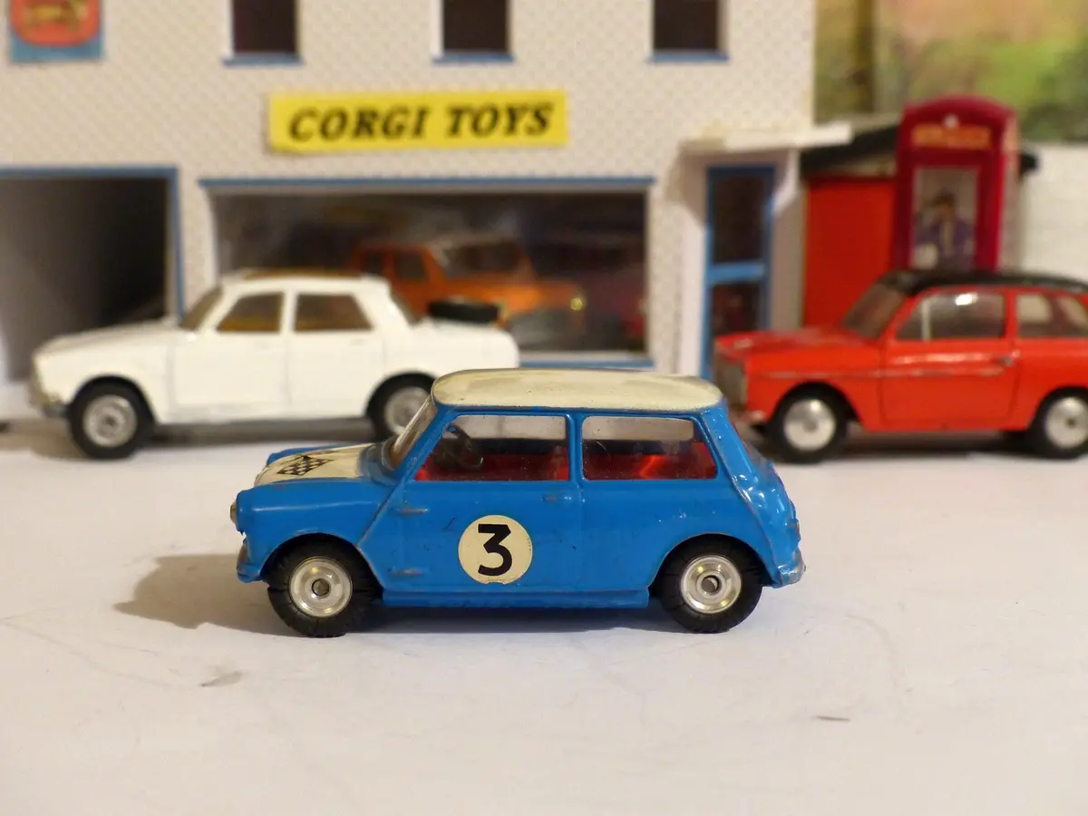 227 Morris Mini-Cooper In Blue / White, Red Interior (20) 1