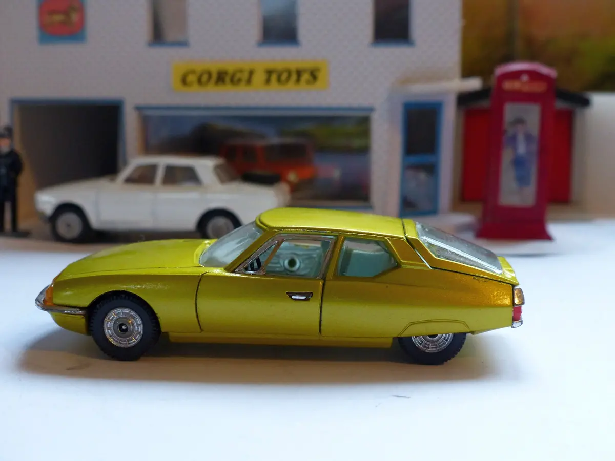 284 Citroen Sm In Metallic Lime-Yellow 1