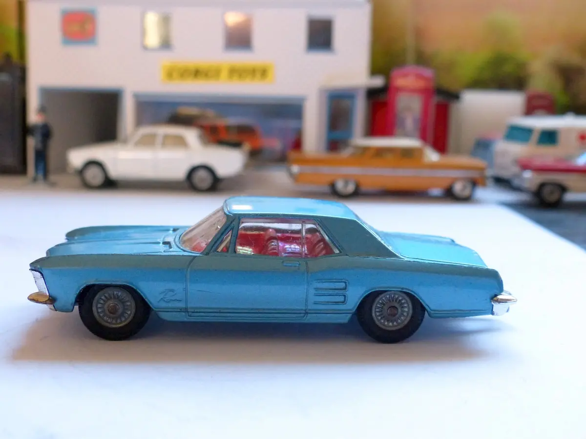245 Buick Riviera In Metallic Blue With Cast Wheels 1