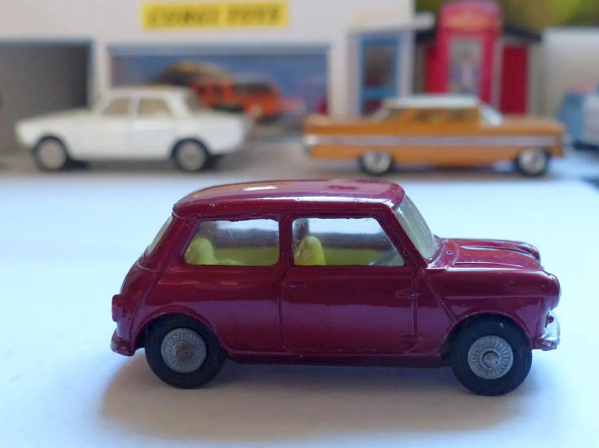 226 Morris Mini-Minor In Maroon 1