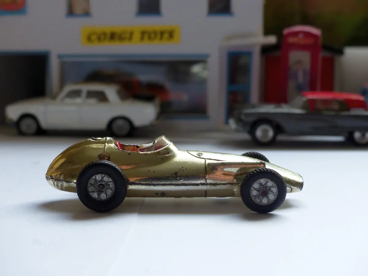 152 Brm F1 Racing Car Trophy Edition Gold Plated 1