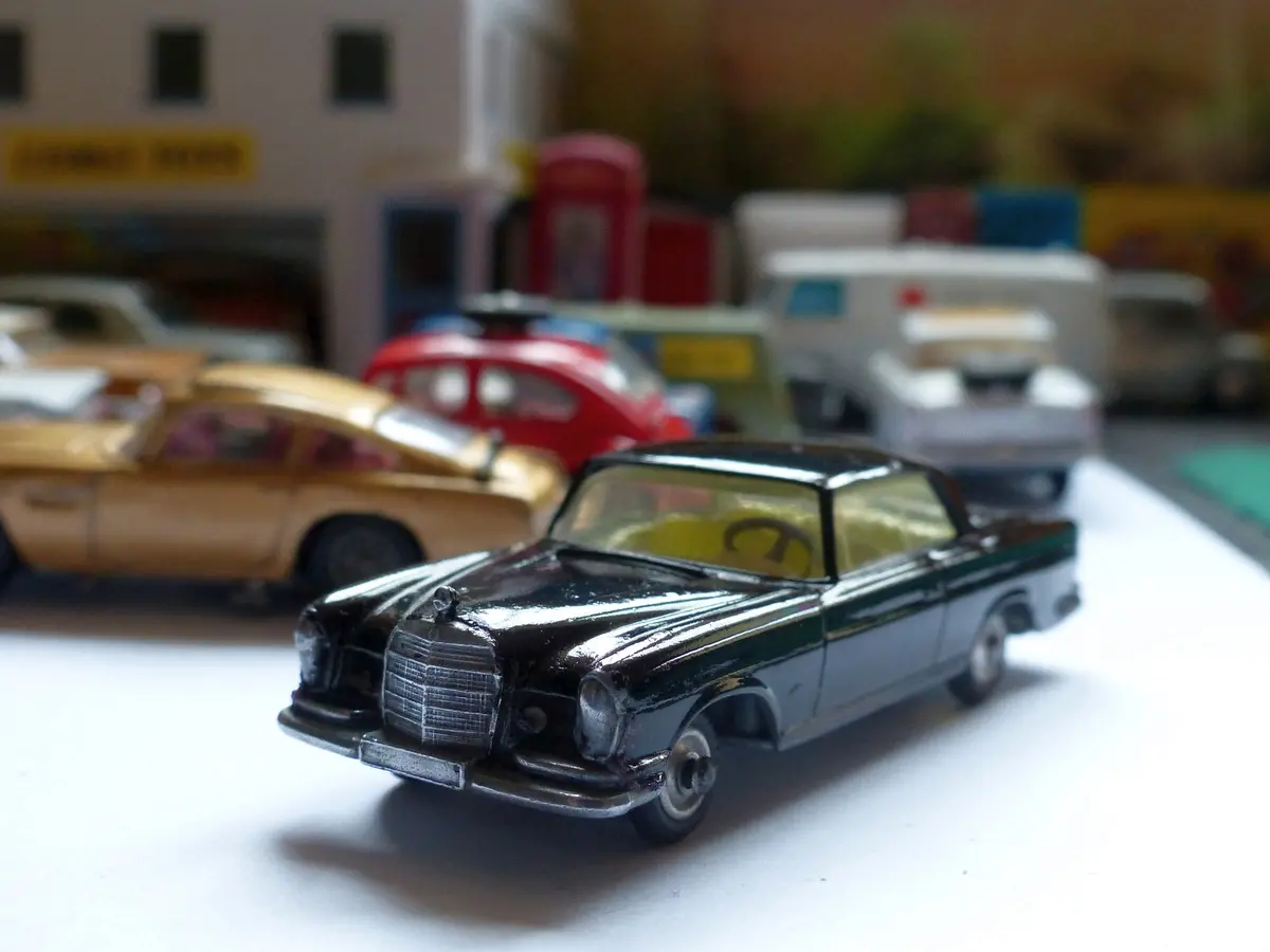 230 Mercedes 220Se Restored In Black 2