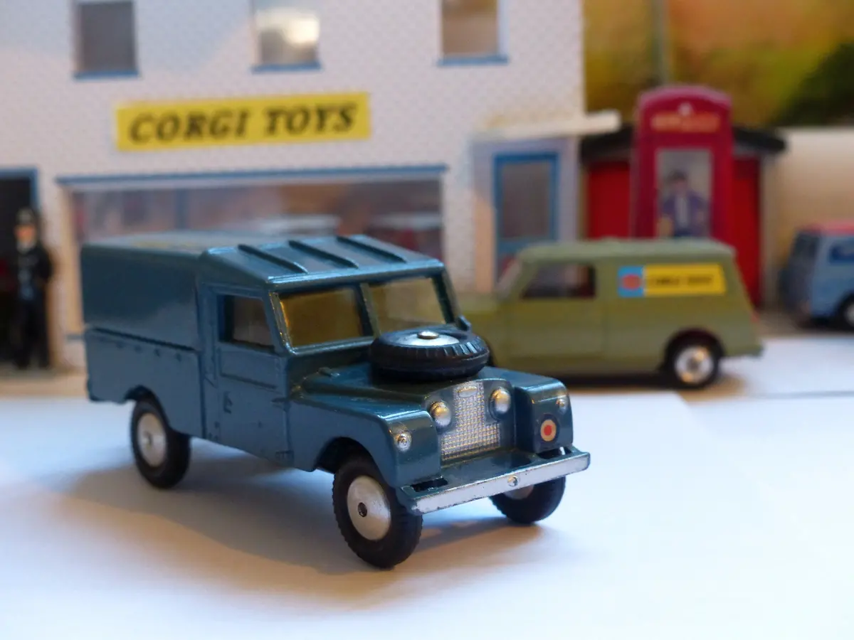 351 Raf Land Rover 1