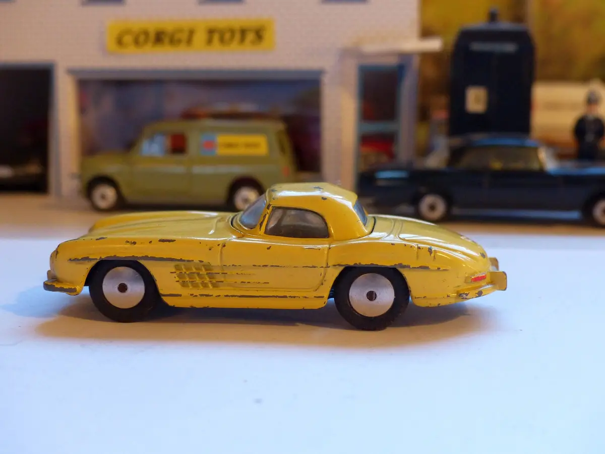 304 Mercedes-Benz 300Sl Roadster *All Yellow* 1