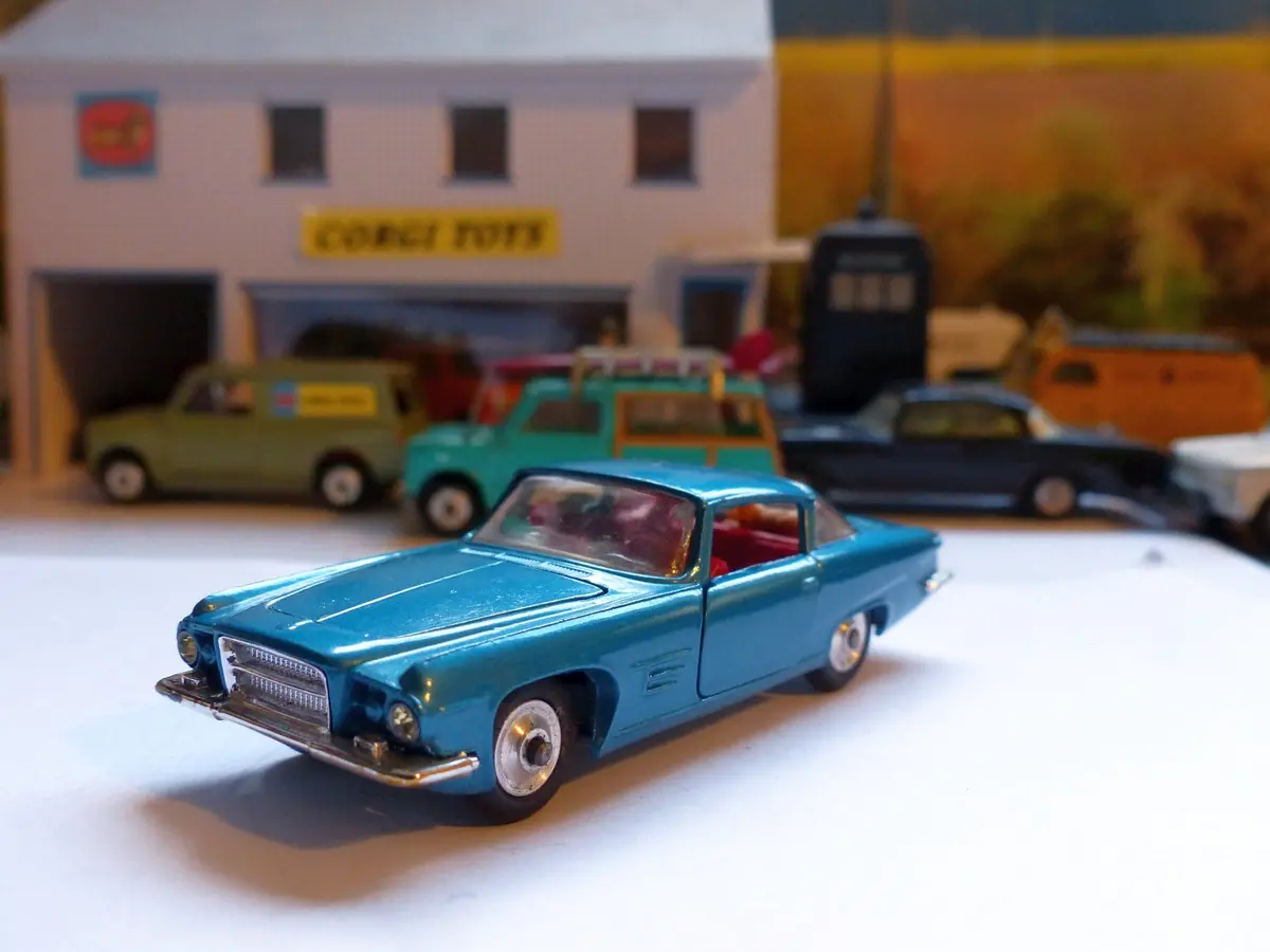 241 Ghia L6.4 Blue / Red Interior With Original Box (1) 1