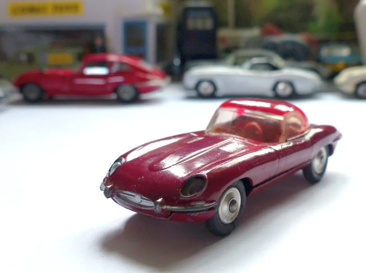 307 Jaguar E Type In Plum Red 1