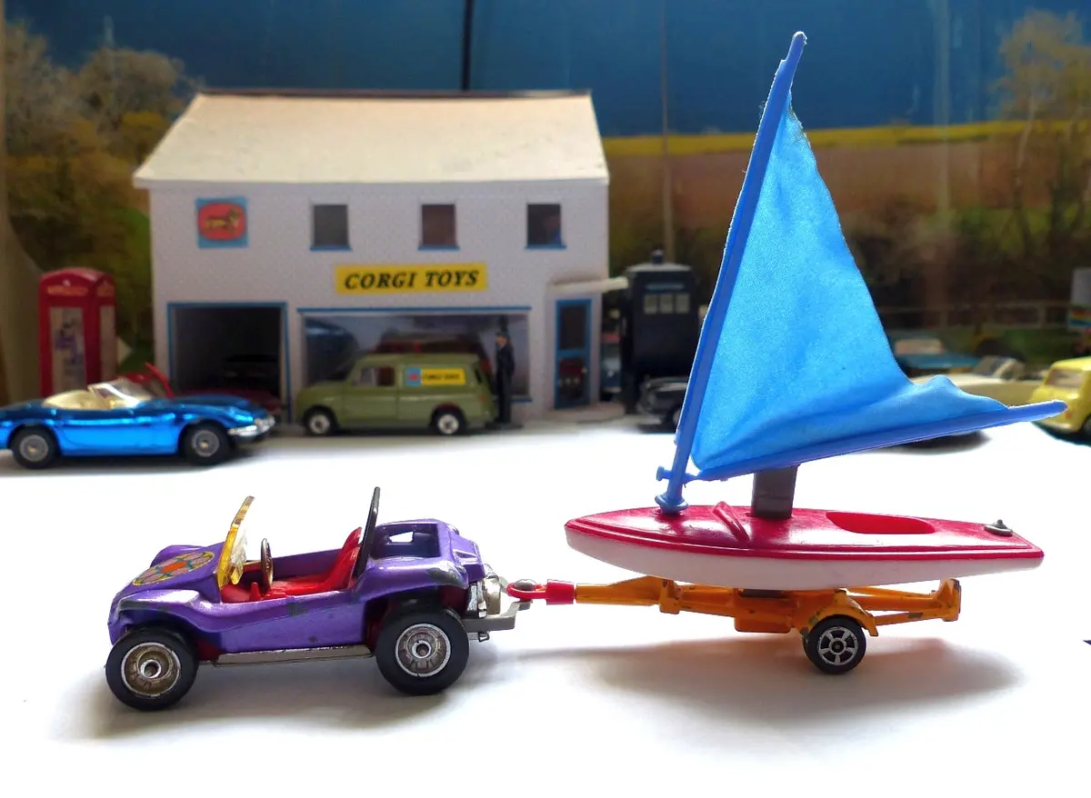 Gift Set 26 Beach Buggy And Sailing Boat 1