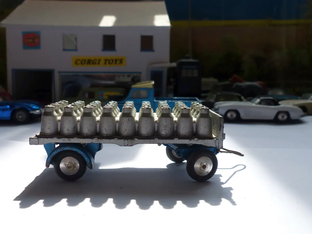 101 Flatbed Trailer Early Edition With 1487 Milk Churns 1