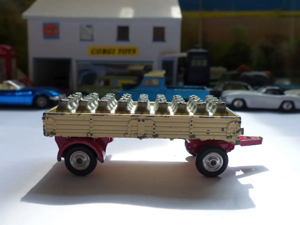 100 Dropside Trailer Late Edition With 1487 Milk Churns 1