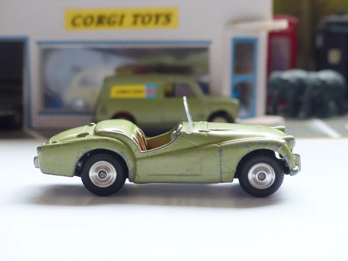 305 Triumph Tr3 With Shaped Wheels 1