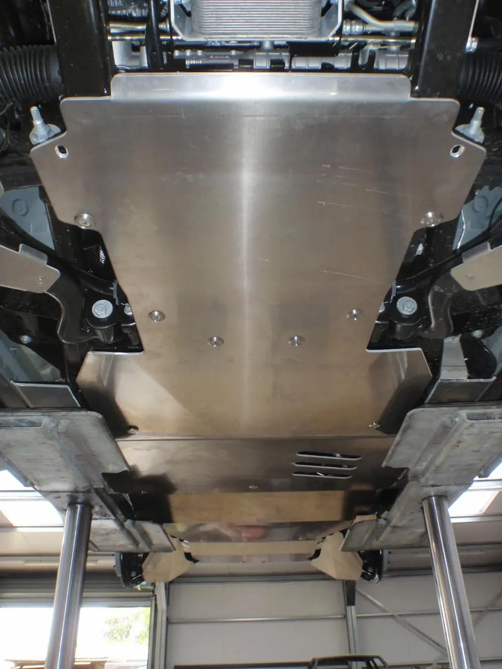 Discovery 3 & 4 Arm Guards Front 1