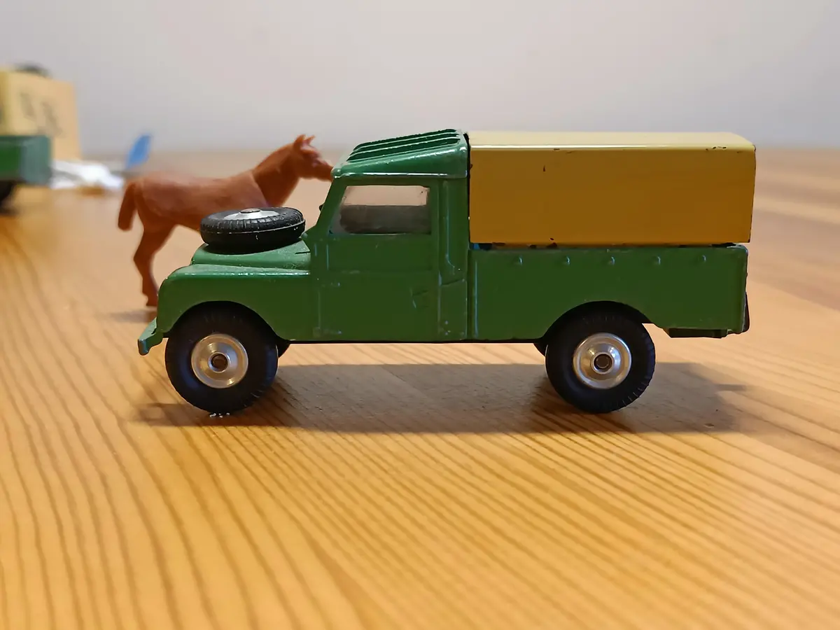 406 Land Rover From Gift Set 2 (2) 1