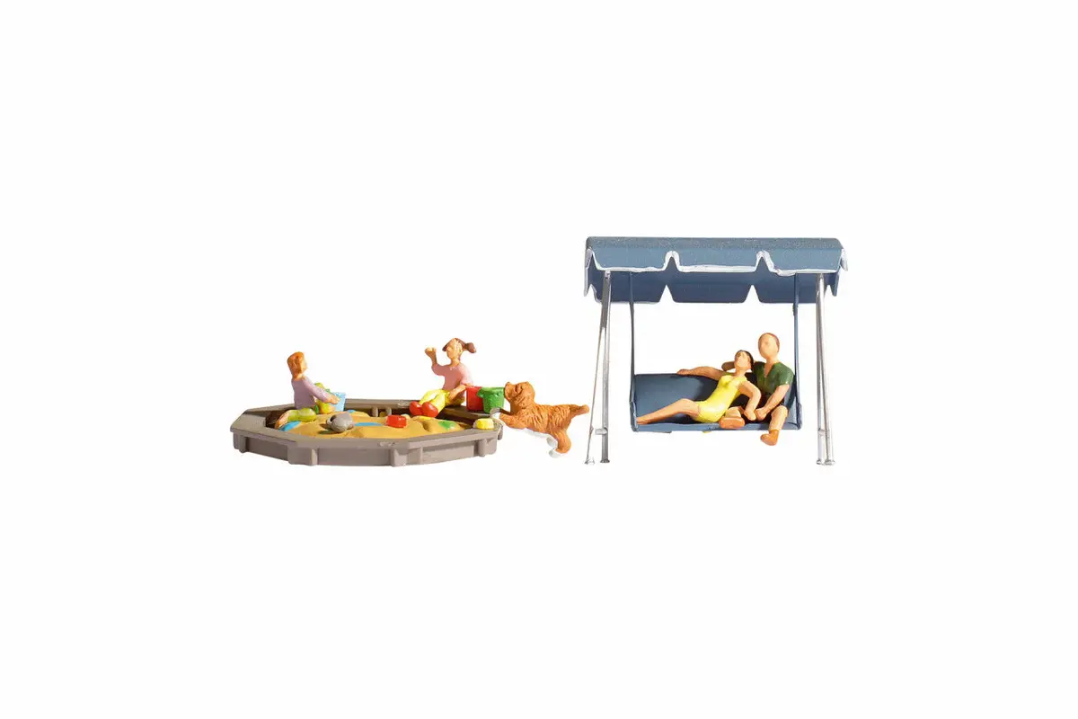 Noch 36590 Parents & Children, 5 Figures With Accessories 1