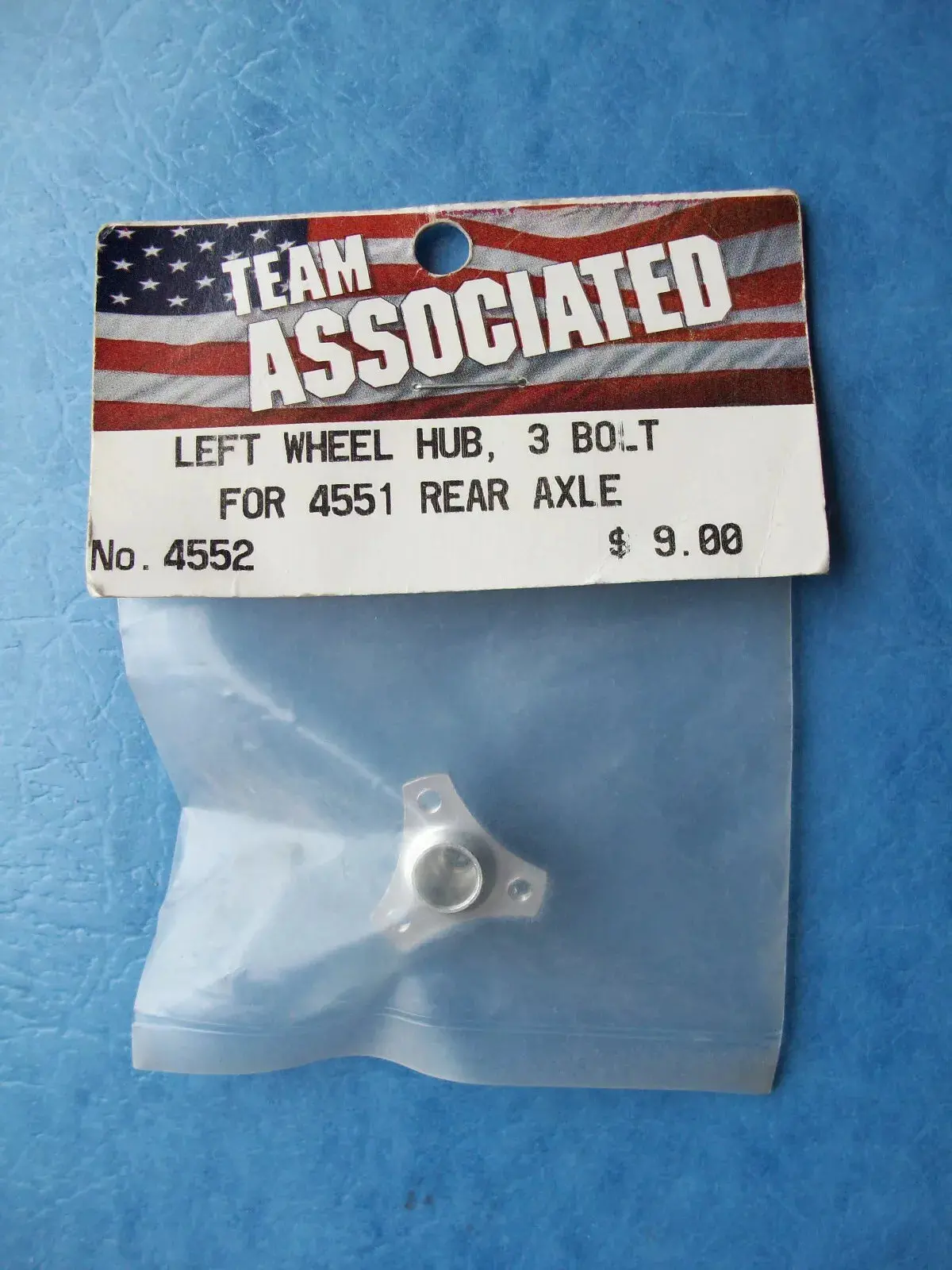 4552B Team Associated Left Wheel Hub 3 Bolt For 4551 Blue 1