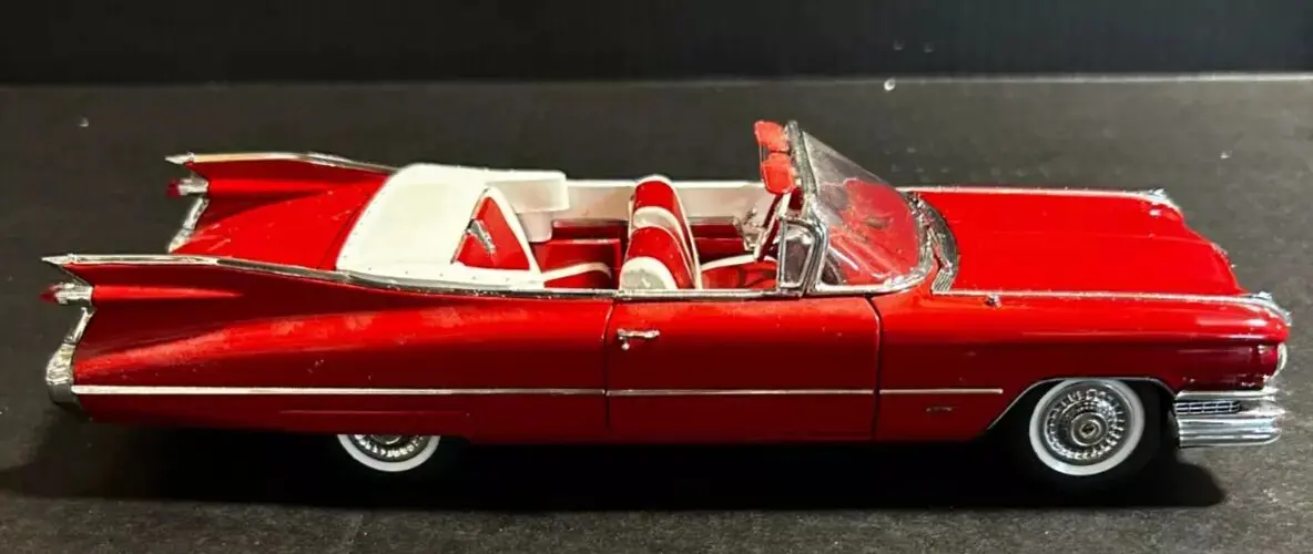 Danbury Mint 1:24 1959 Cadillac Series 62 Convertible, Red 1